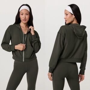 Vuori Halo Performance Dreamknit Full Zip Hoodie in Kale green